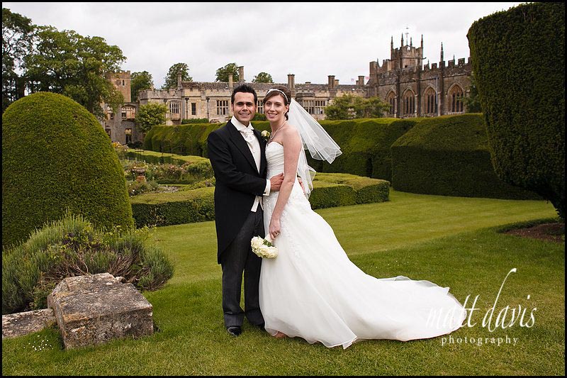 wedding photos in front of Sudeley Castle 