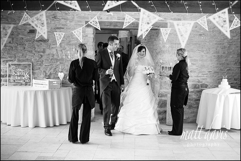 Kingscote-Barn-wedding-photos_020