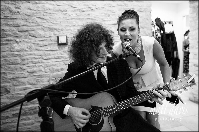 Acoustic guitarist playing at Kingscote Barn during the drinks reception